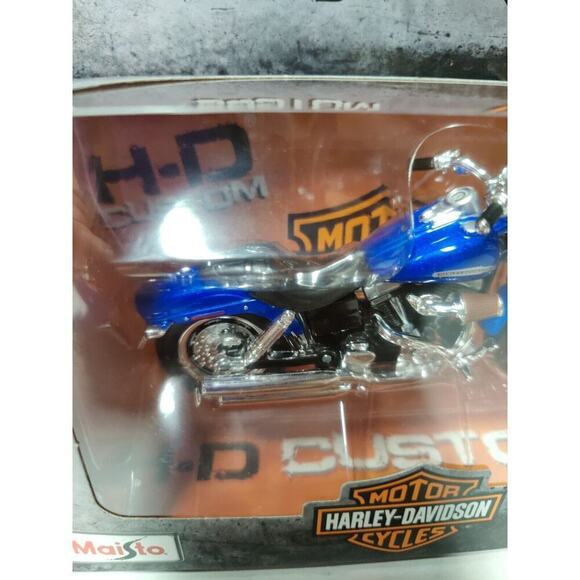 Harley-Davidson Motorcycles HD Custom Series 42 2009 FDXFSE CVO "Fat Bob" Blue - Picture 9 of 15
